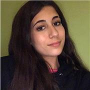 Me defino como una persona muy extrovertida con ganas de enseñar a los mas pequeños